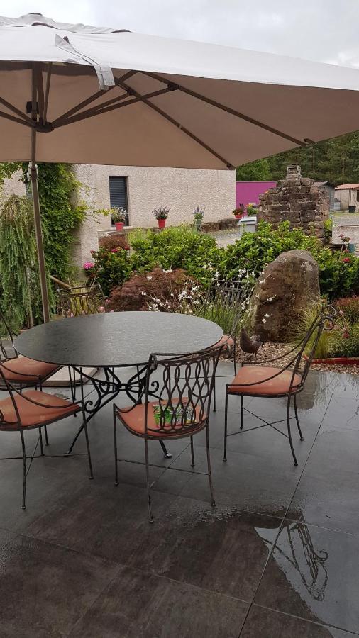 La Maison De Louise Pierre Percee Bagian luar foto