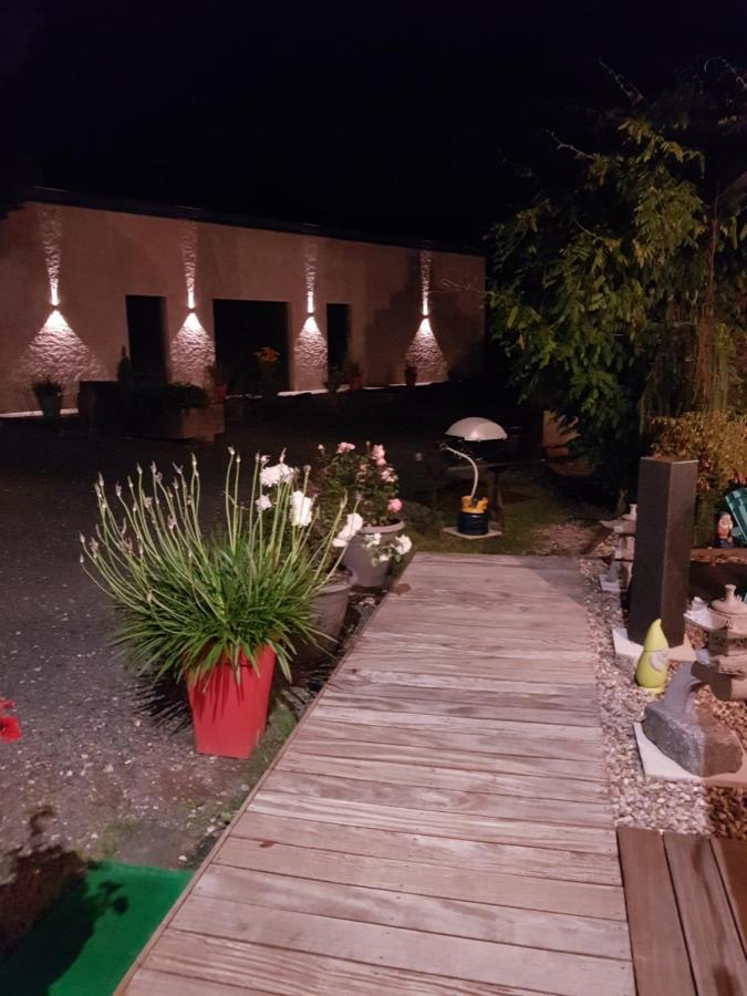 La Maison De Louise Pierre Percee Bagian luar foto